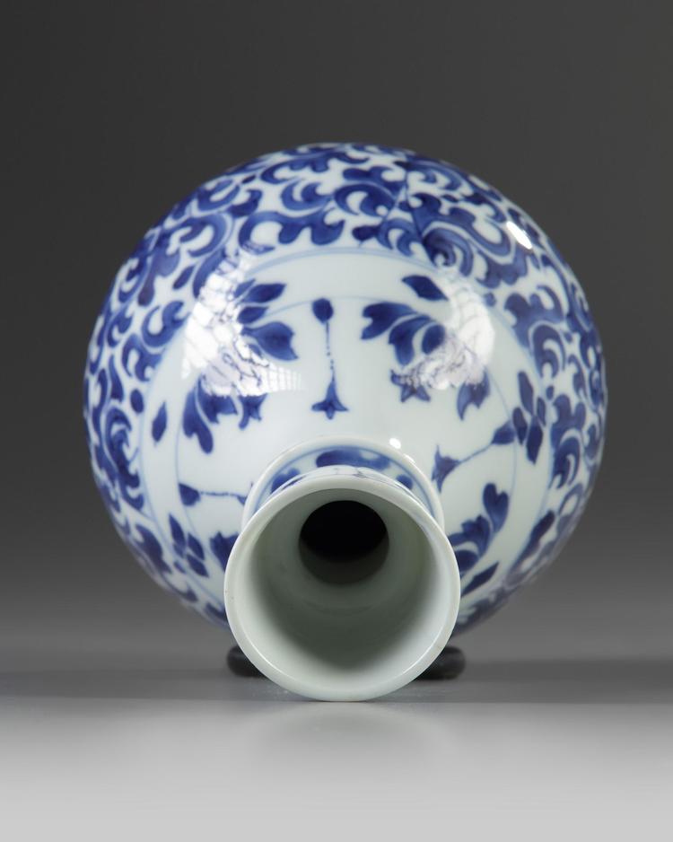 A Chinese Blue And White Scrolling Lotus Hookah Base