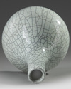 A CHINESE GE-STYLE CRACKLE-GLAZED BOTTLE VASE