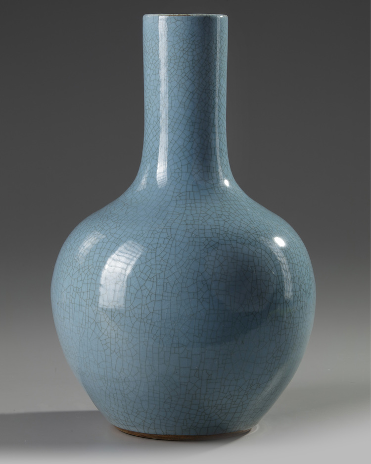 A CHINESE BLUE-GROUND CRACKLE-GLAZED BOTTLE VASE, CHINA, 19TH-20TH CENTURY