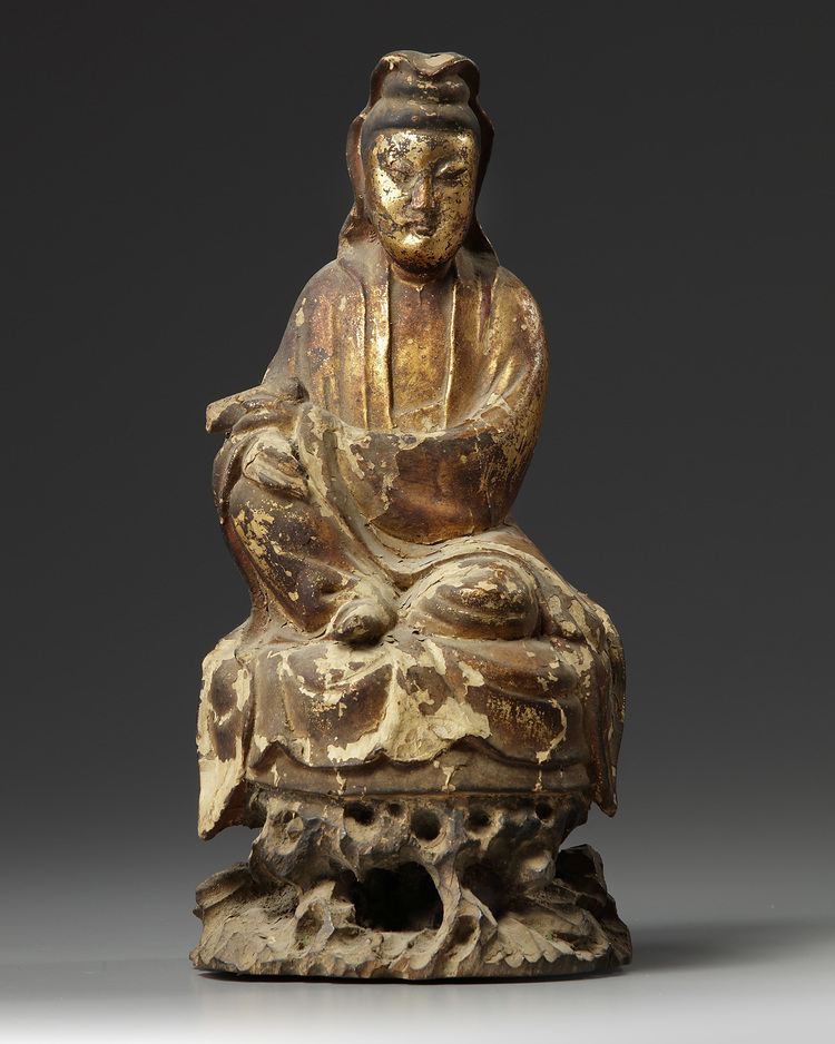 A CHINESE GILT-LACQUERED WOOD GUANYIN, 19TH CENTURY