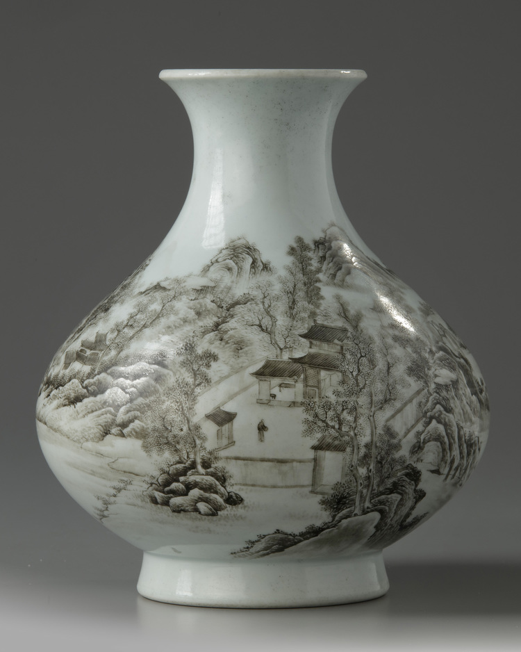 A Chinese en-grisaille decorated 'landscape' vase