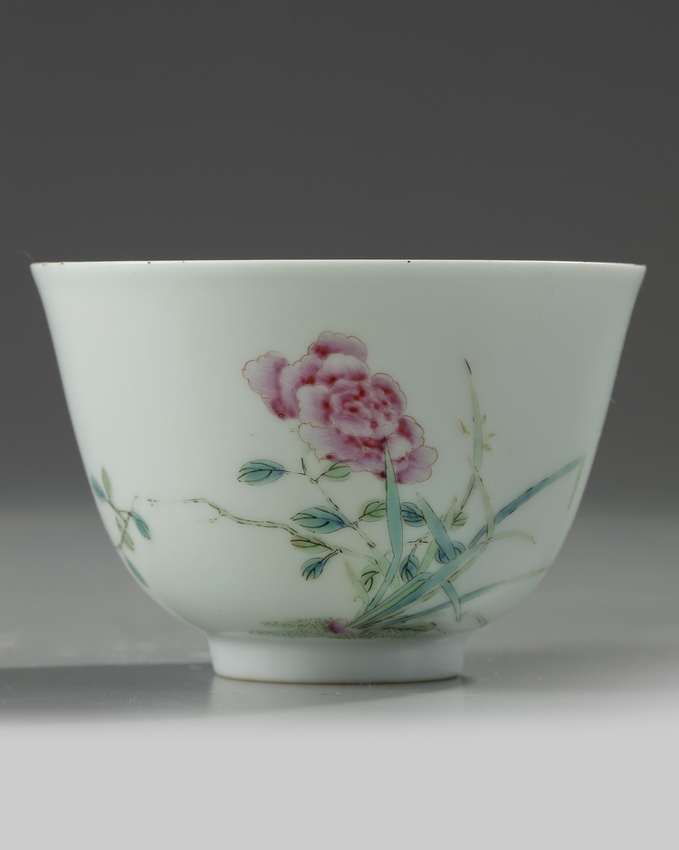 A small Chinese famille rose ‘rose’ cup