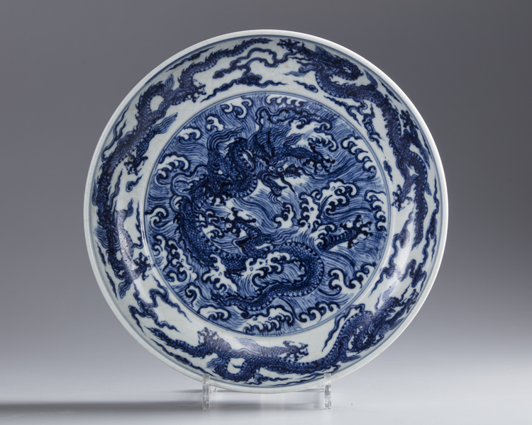 A large Chinese Ming-style blue and white 'dragon' charger