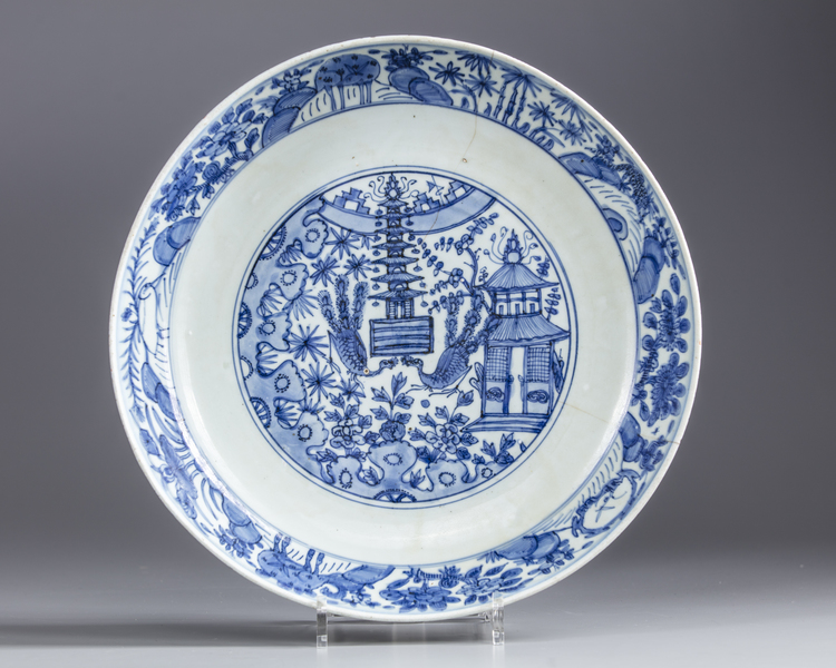 A Chinese blue and white Kraak porcelain 'twin peacock' charger
