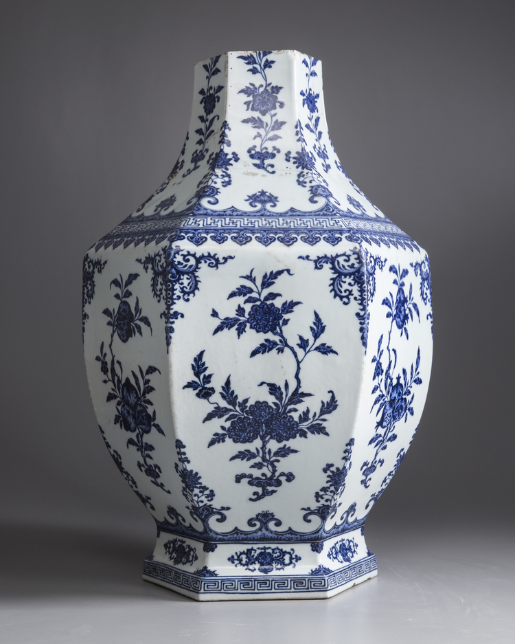 A Chinese blue and white hexagonal vase