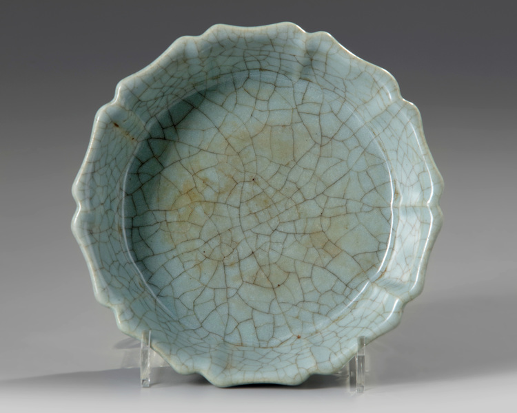 A ru-type crackle glazed bowl