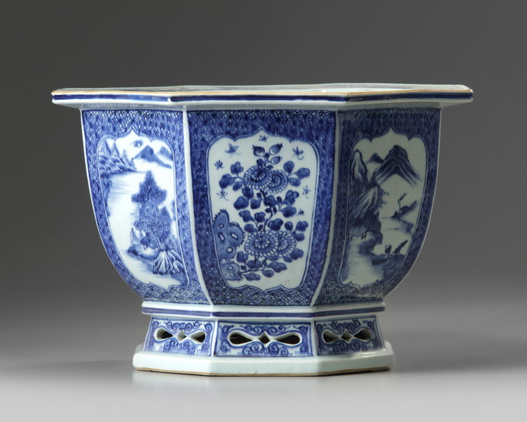 A Chinese blue and white octagonal jardinière