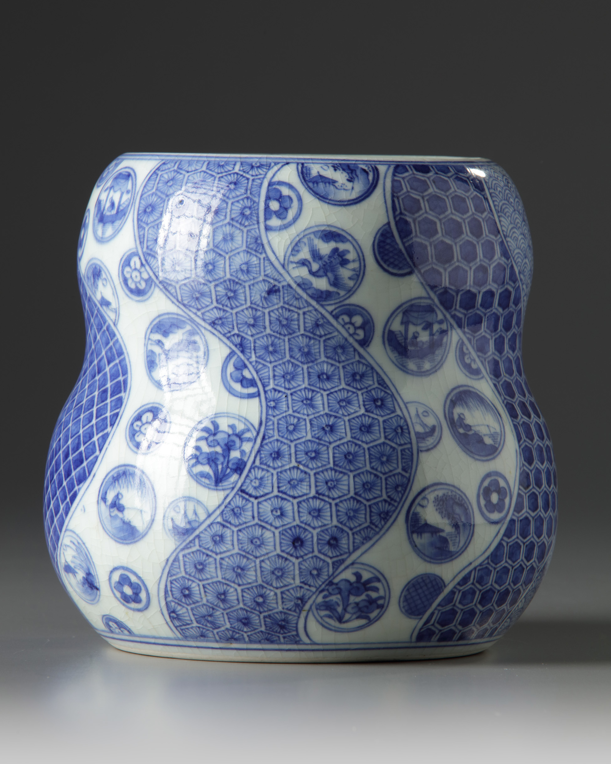 青い花模様　陶器製ソーシーエール ジアン 楽天市場】A&B HOME ブルー イカティアン 青色陶器蓋付壷 飾り壺