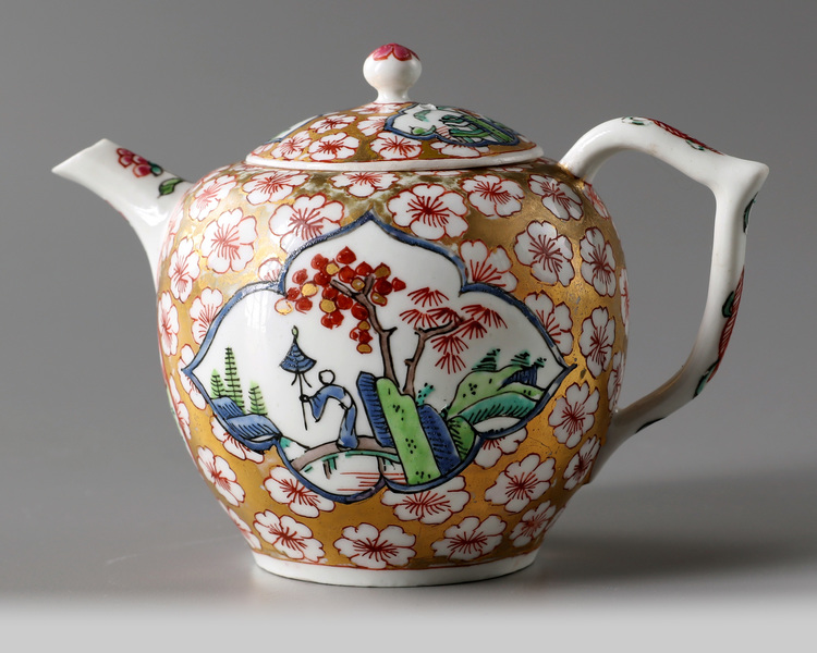 A Meissen 'Chinoiserie' teapot and cover