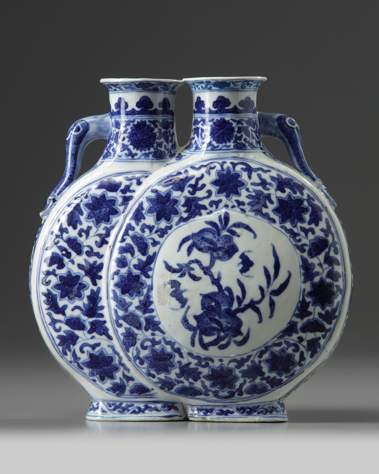 A Chinese blue and white conjoined moonflask