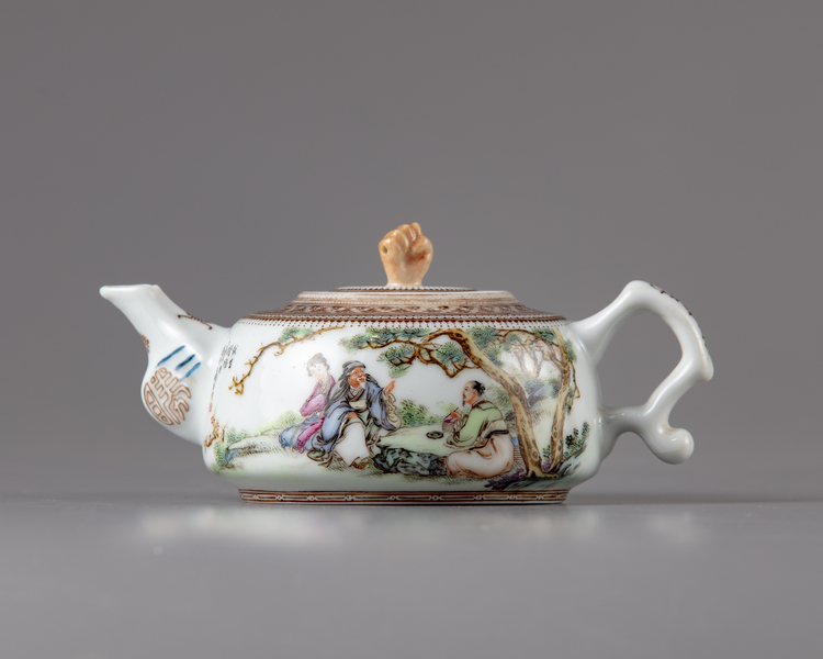 A famille rose teapot