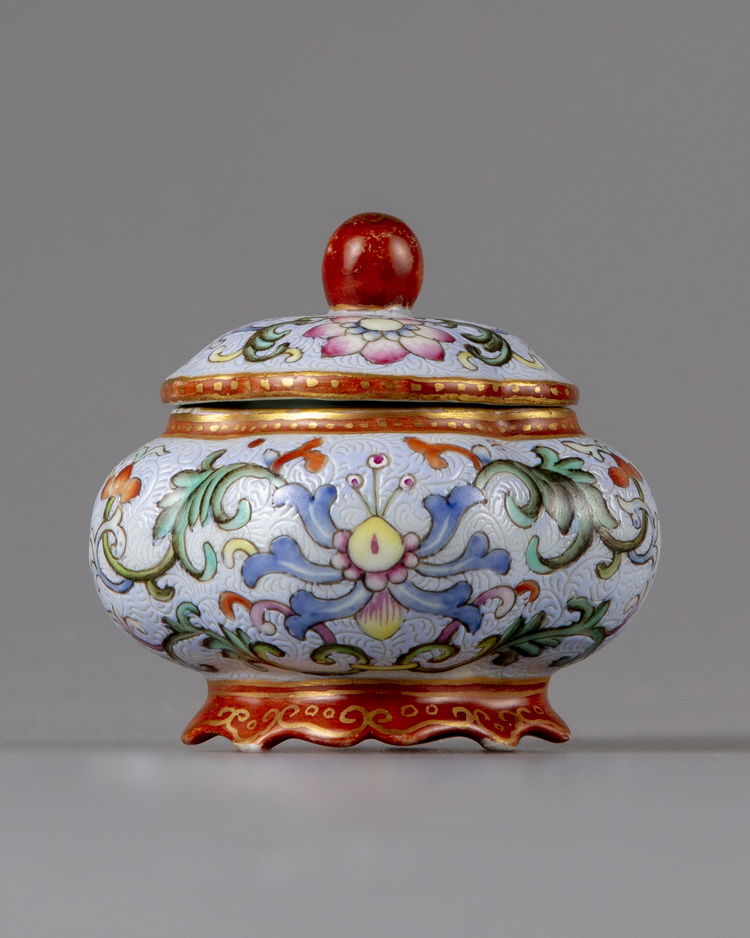 A small famille rose pot and cover