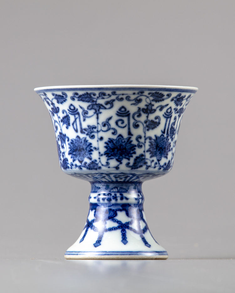 A blue and white 'lanca character' stem cup