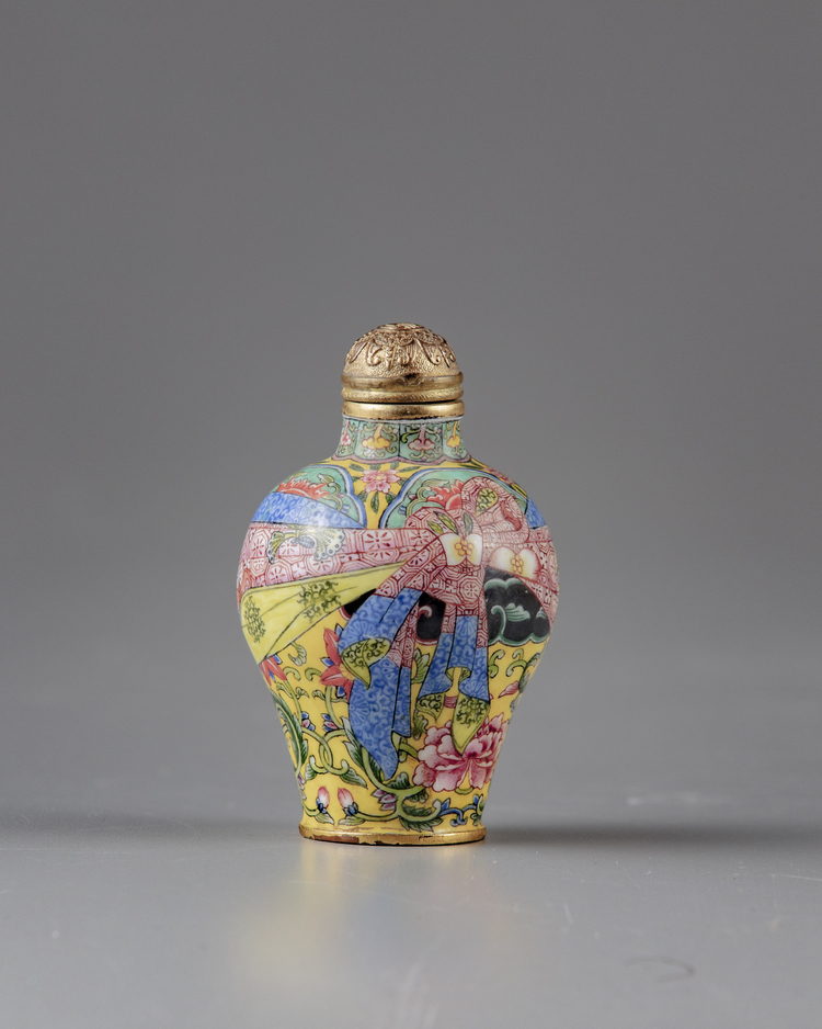 A small Chinese painted enamel trompe l'oeil snuff bottle