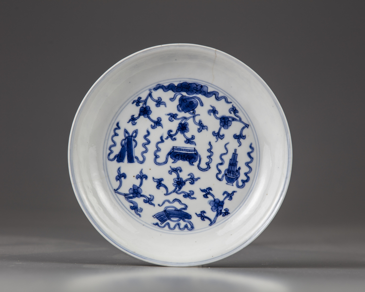 A CHINESE BLUE AND WHITE 'HUNDRED' TREASURES DISH, KANGXI (1662-1722)
