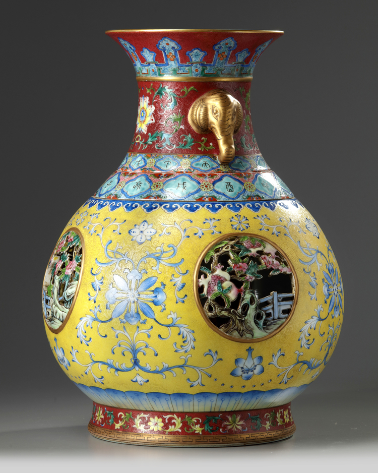 A LARGE CHINESE FAMILLE ROSE 'FLORAL' REVOLVING VASE, 20TH CENTURY