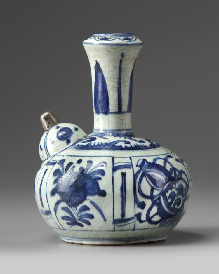A silver-mounted Chinese blue and white kendi