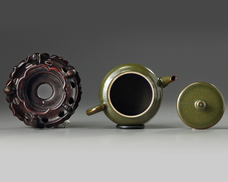 A Chinese teadustglazed teapot and cover