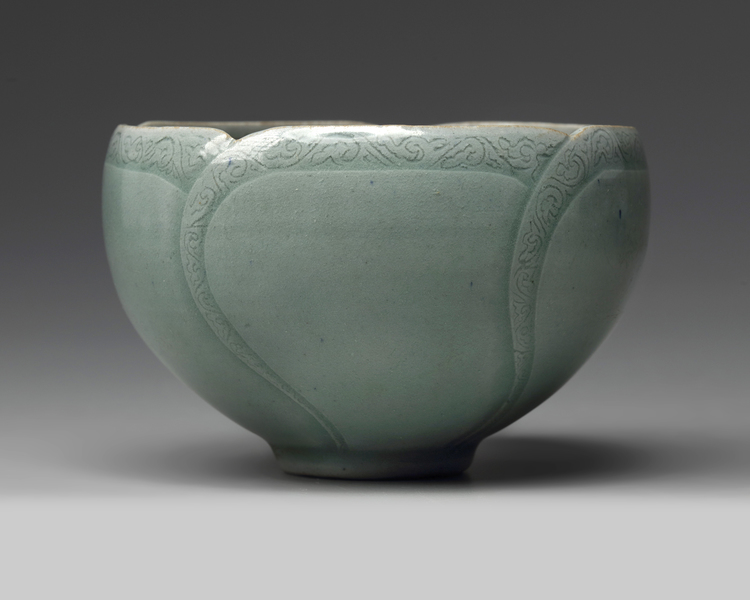 A Korean celadon-glazed floral lobed cup