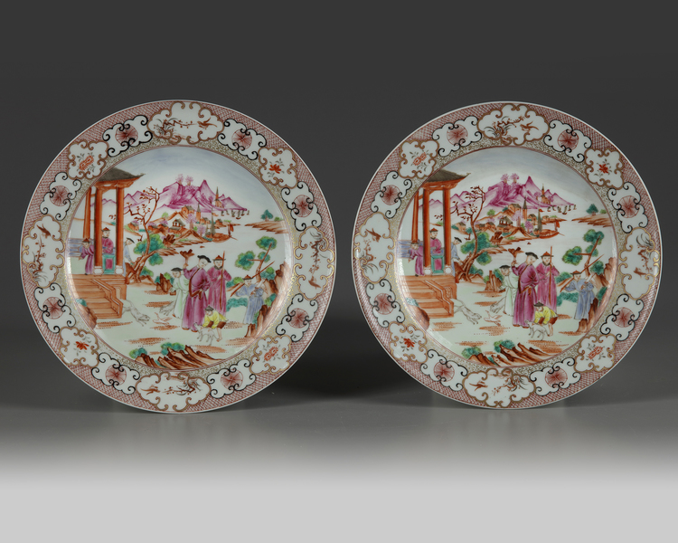 A PAIR OF CHINESE FAMILLE ROSE 'MANDARIN PATTERN' DISHES, 20TH CENTURY