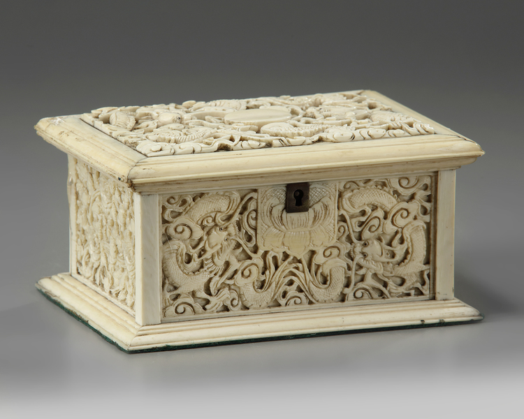 A Cantonese carved ivory 'dragon' box
