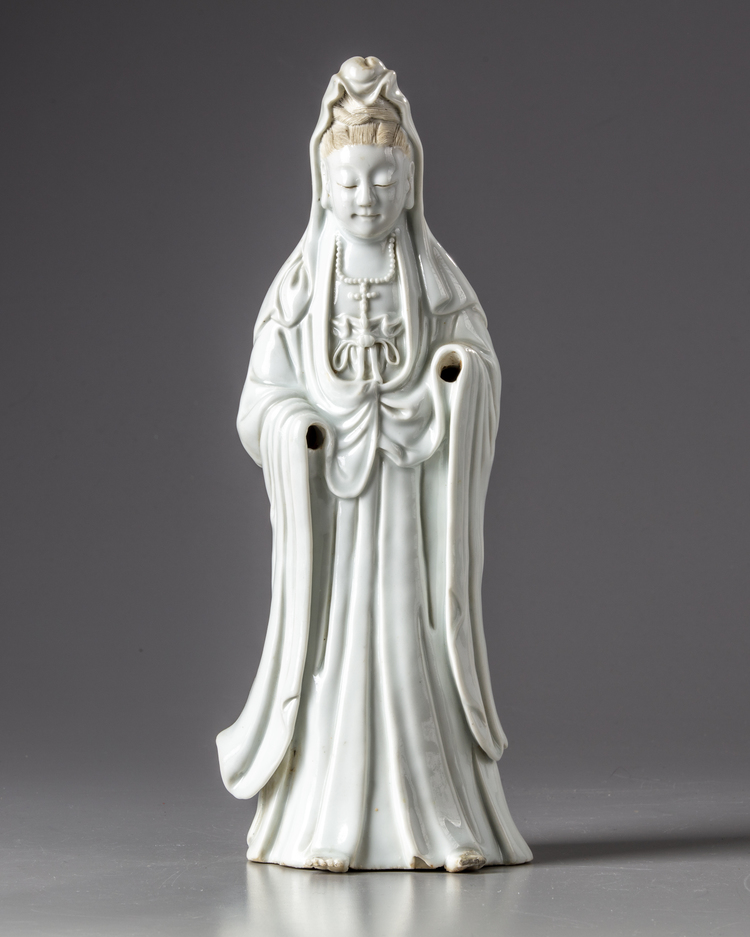 A CHINESE FIGURE OF GUANYIN, 18TH CENTURY