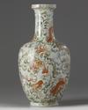 A CHINESE FAMILLE ROSE 'DRAGON' VASE, QING DYNASTY (1644-1911)