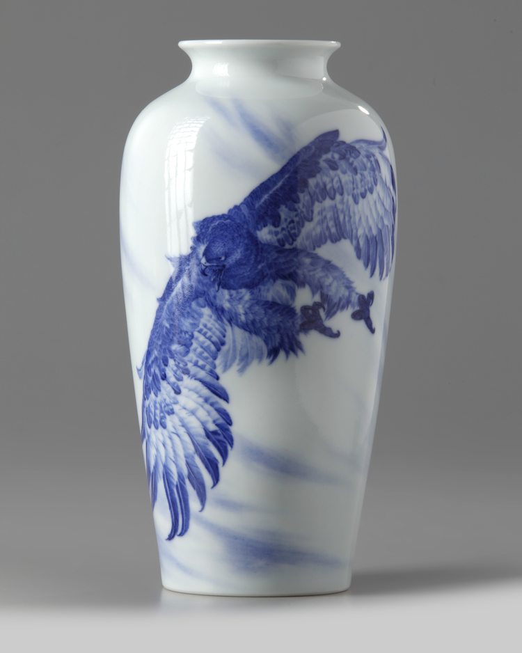 A Chinese blue and white 'eagle' vase