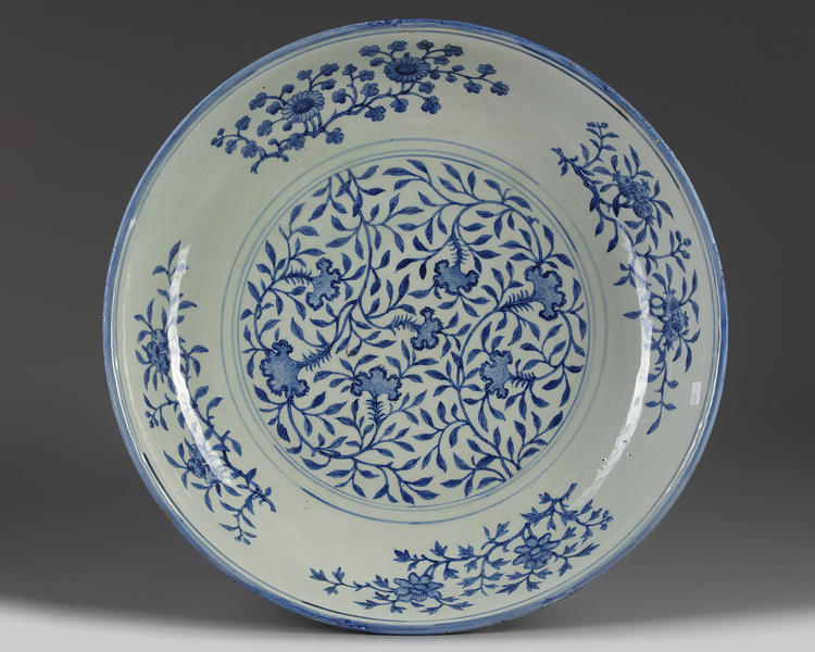 A LARGE CHINESE BLUE AND WHITE 'THREE FRIENDS OF WINTER' CHARGER, MING-STYLE
