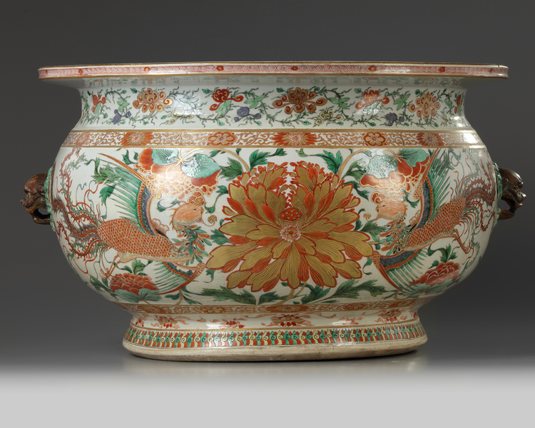 AN IMPRESSIVE CHINESE FAMILLE VERTE 'CARP' FISH BOWL, KANGXI PERIOD (1662-1722)