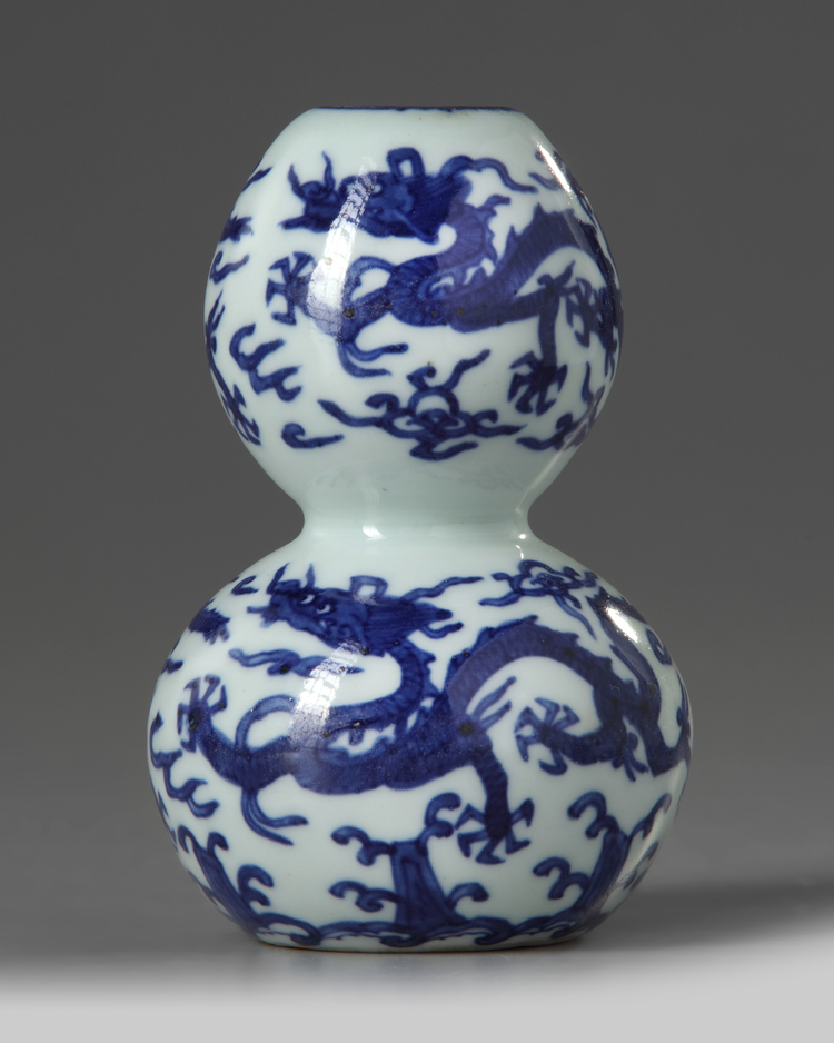 A Chinese blue and white ‘dragons’ double gourd vase