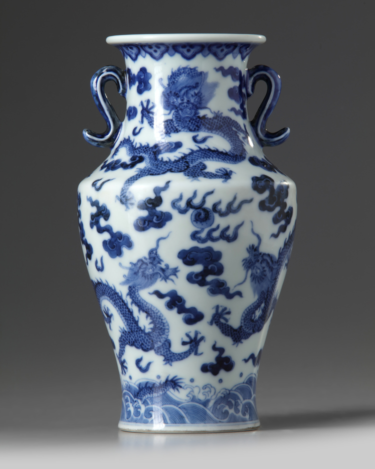 A Chinese blue and white 'dragon' vase