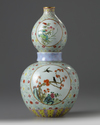 A CHINESE FAMILLE ROSE DOUBLE GOURD VASE, 20TH CENTURY