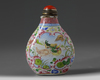 A PAINTED CHINESE ENAMEL SNUFF BOTTLE,  QIANLONG MARK AND PROBABLY FROM THE PERIOD (1736-1795)