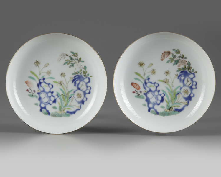 A pair of Chinese famille rose 'floral' dishes