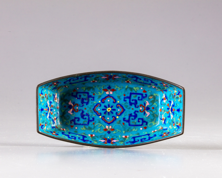 A Chinese painted enamel ingot-shaped tray