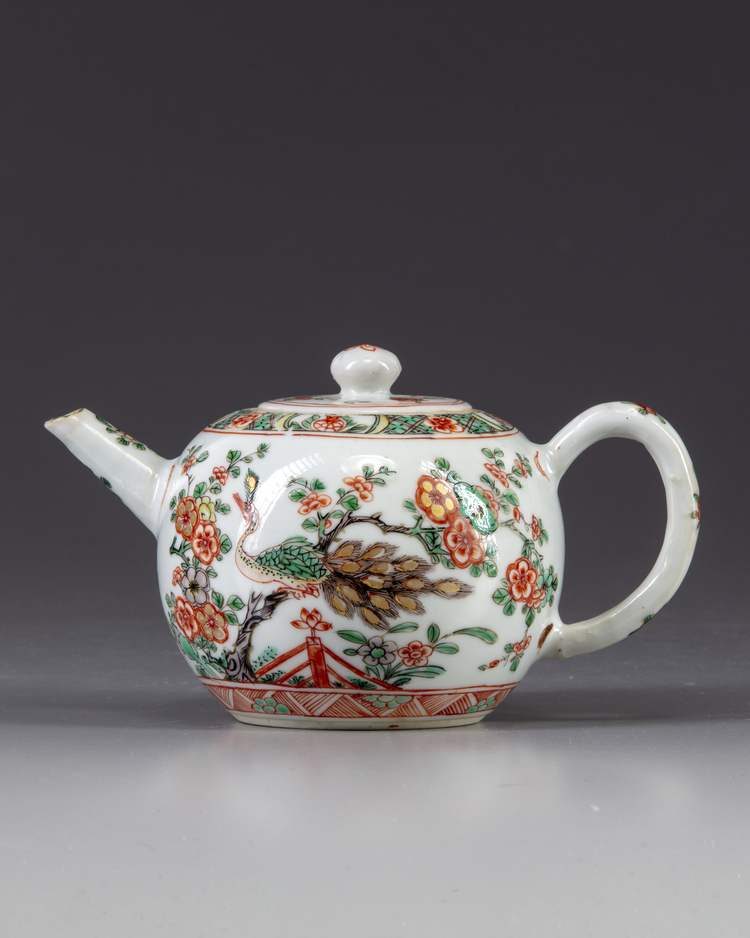 A Chinese famille verte teapot