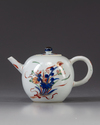 A Chinese famille verte teapot