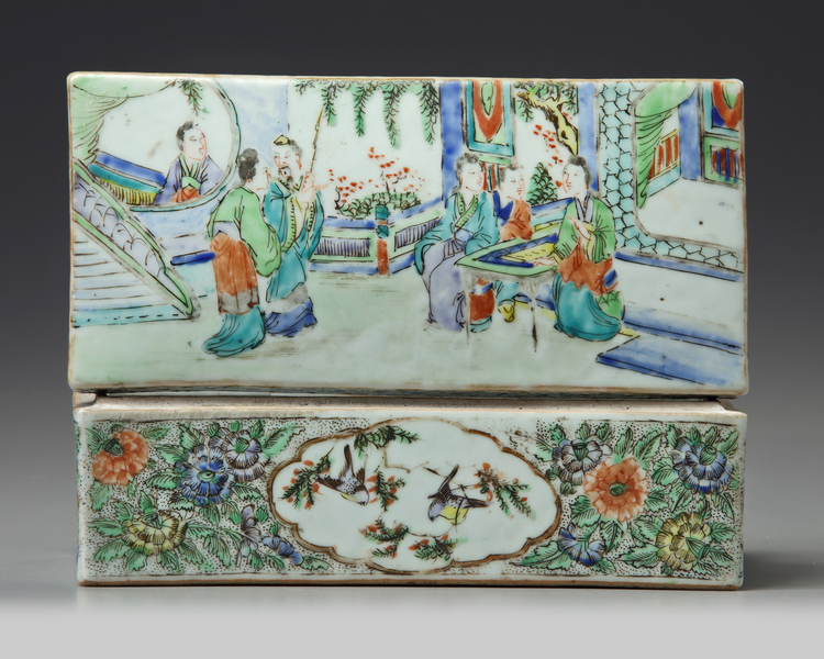 A Chinese famille verte stationery box