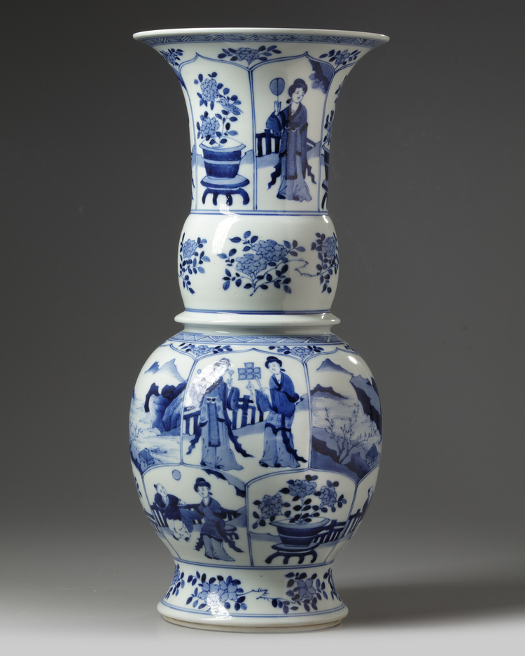 A CHINESE BLUE AND WHITE 'PHOENIX TAIL' VASE, 19TH CENTURY