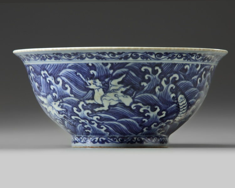 A Chinese blue and white 'sea creatures' bowl