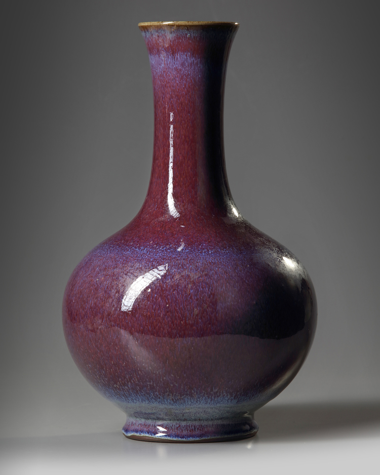 A CHINESE FLAMBÉ GLAZED BOTTLE VASE, 19TH-20TH CENTURY