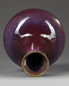 A CHINESE FLAMBÉ GLAZED BOTTLE VASE, 19TH-20TH CENTURY