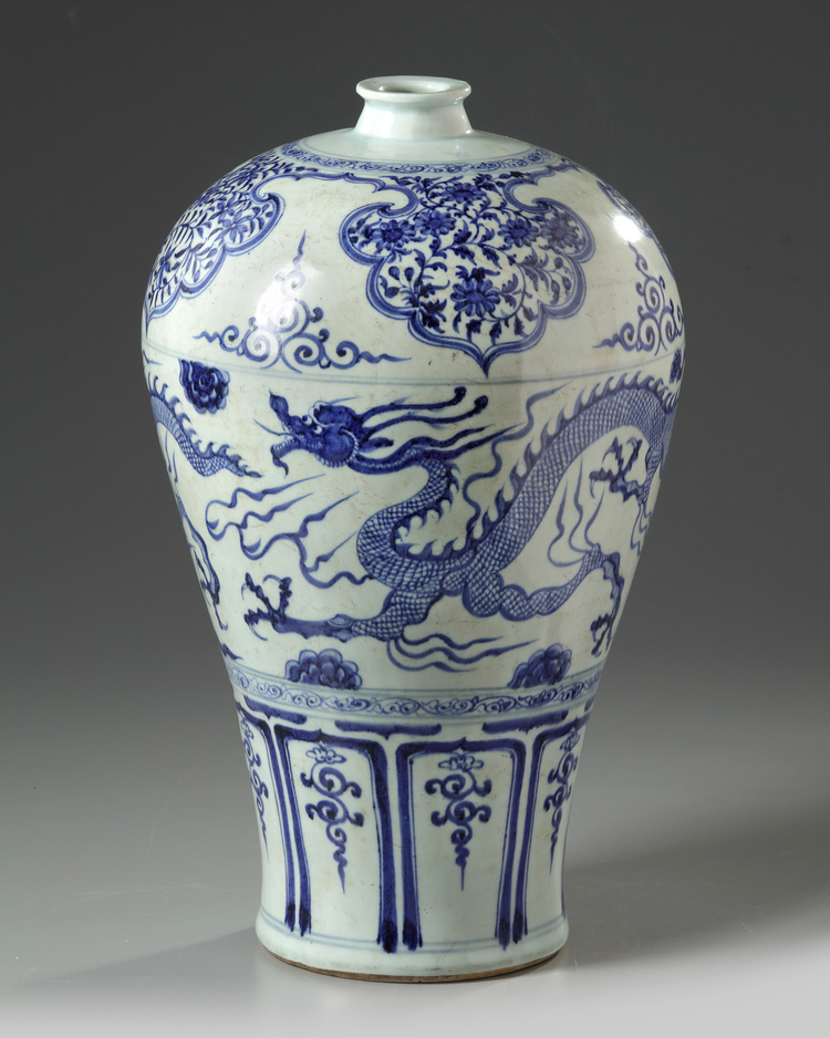 A blue and white meiping vase