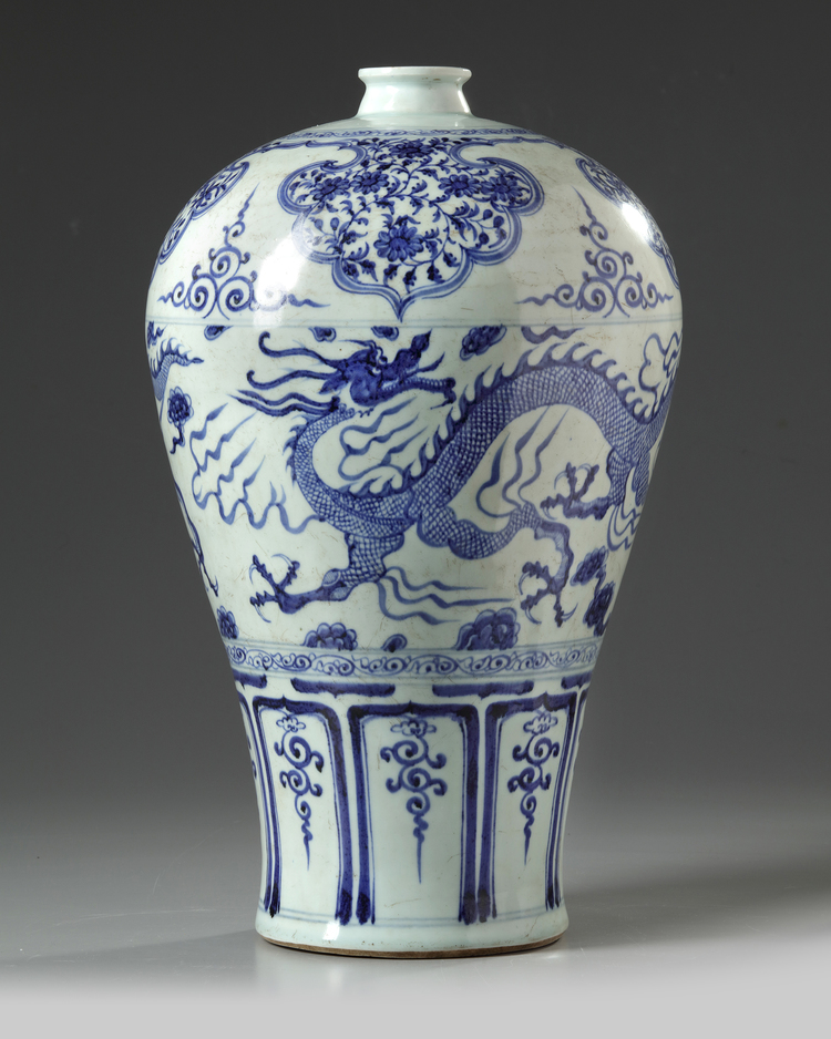 A blue and white meiping vase