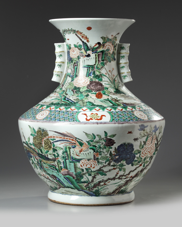 A LARGE CHINESE FAMLLE VERTE 'BIRD AND FLOWER' VASE HU, CHINA, 19TH-20TH CENTURY