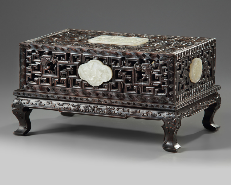 A CHINESE WHITE JADE-INLAID CARVED BOX AND COVER