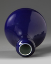A Chinese blue glazed garlic-head vase