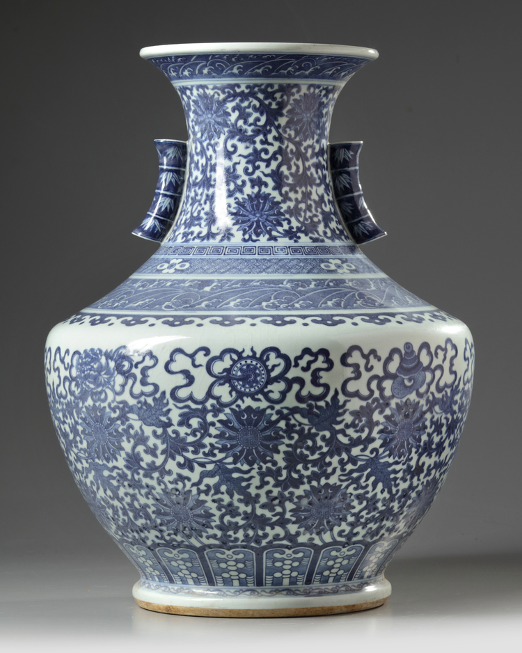 A large blue and white 'hu' vase