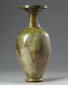 A Chinese green-glazed pottery vase